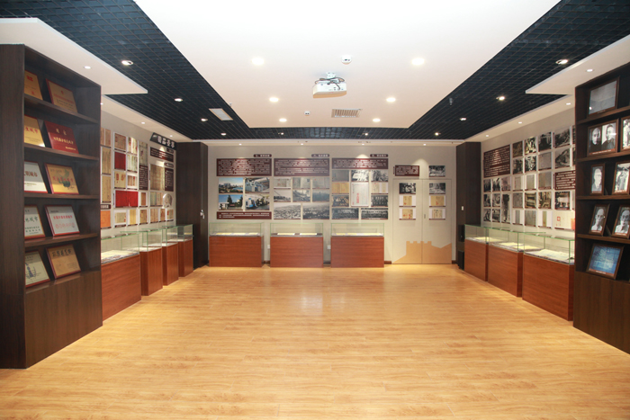 新建成的爱国主义教育展室.jpg