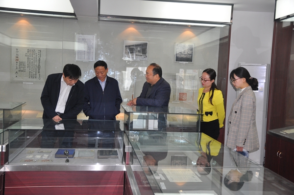 山东省日照市档案馆来汉开展档案数据异地备份2.jpg